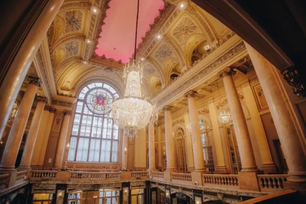 The Chicago Theatre Tour Experience