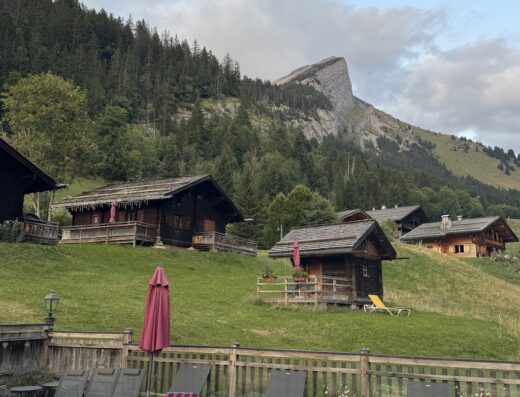 Hôtel les Chalets de la Serraz